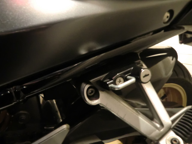 Bandit1200 ヘルメットホルダー